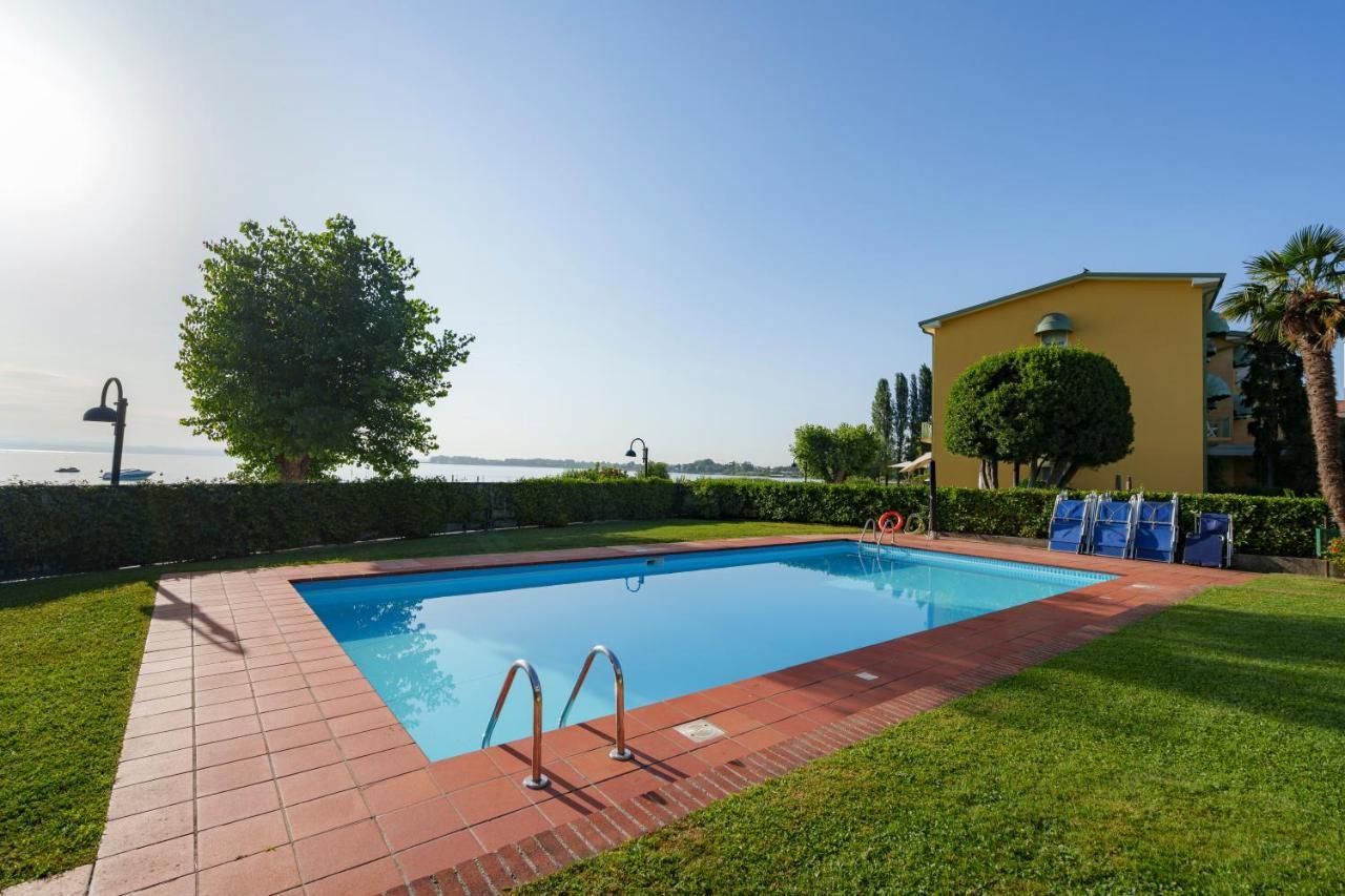 Lake Apartment Primea Sirmione Ngoại thất bức ảnh